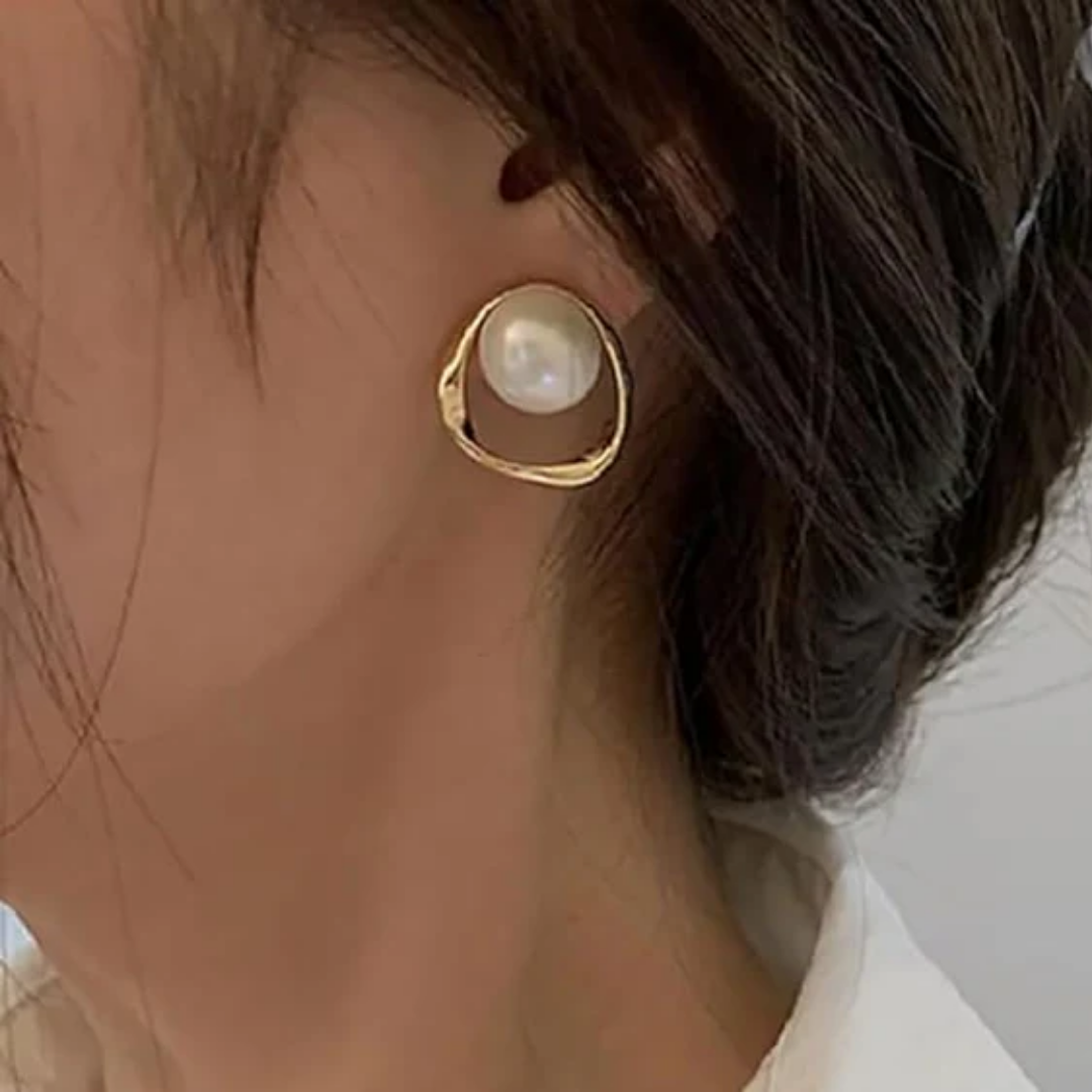 Korean stylish pearl stud gold earrings